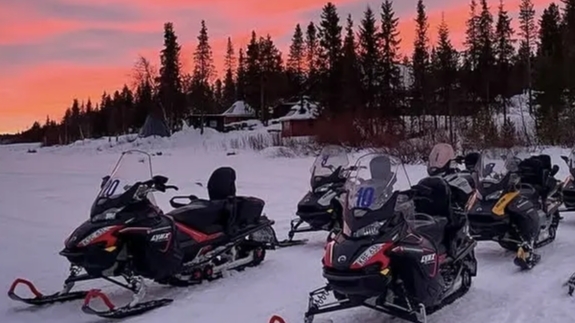 Snowmobile day-tour